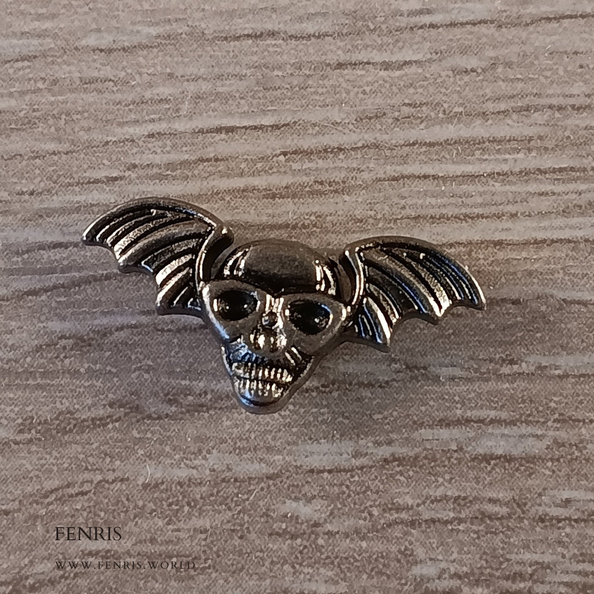 bat wing skull silver rivet stud