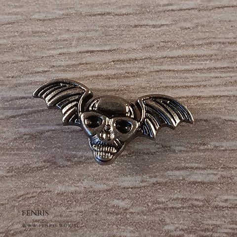 bat wing skull silver rivet stud