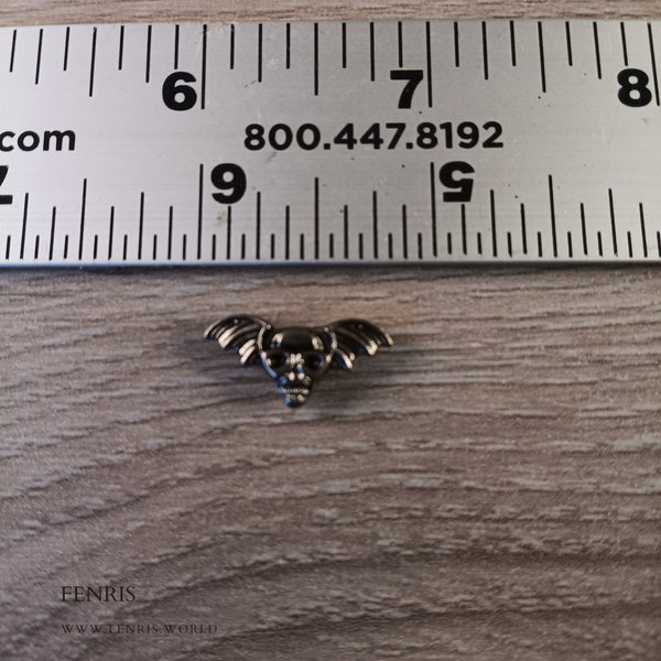 bat wing skull silver rivet stud